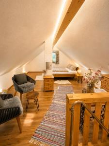 a living room with a couch and a table at Kellerstöckl Gehringer in Guntersdorf