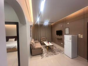 a living room with a couch and a refrigerator at شقق ضيافه خاصه 5391 in Yanbu