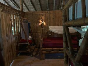 a room with two bunk beds and a light at Maskani Wasi in Lago Agrio