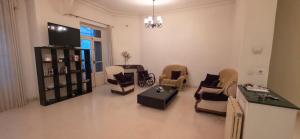 a living room with chairs and a flat screen tv at Appartement Alger in Alger