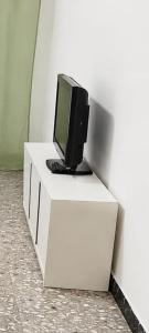 a tv sitting on top of a white cabinet at habitacion 1 in Zaragoza