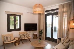 a living room with a couch and a tv at Siroa Serene in Rózia