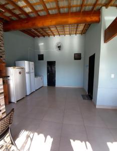 a large room with white appliances and a wooden ceiling at Refúgio Serenna in Bebedouro