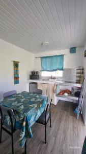 Virtuvė arba virtuvėlė apgyvendinimo įstaigoje Makeanui LODGE