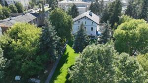 an aerial view of a white house with trees at PannaiLew in Ciechocinek