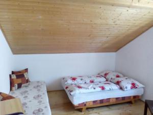 A bed or beds in a room at Ubytovanie Hugo Alžbetka