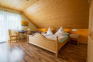 Postel nebo postele na pokoji v ubytování Gästehaus Moni Jäger