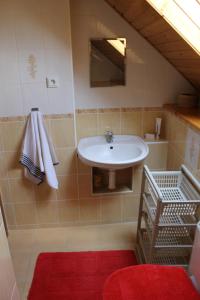 A bathroom at Ubytovanie Hugo Alžbetka