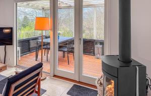 a living room with a fireplace and a dining table at Gorgeous Home In Rødekro With Wifi in Rødekro