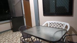 a black table and chairs in a room at Hatch Guesthouse in Ocoy
