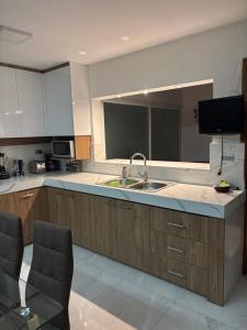 a kitchen with a sink and a counter top at DEPARTAMENTO DUPLEX 3 Habitaciones EN CUENCA ECUADOR in Cuenca