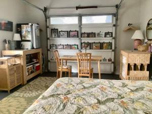 a bedroom with a bed and a table and chairs at Comfort Nest in Pahoa