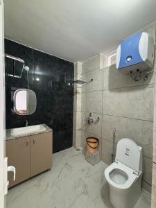a bathroom with a toilet and a sink at Ramasa Lake House in Bhīm Tāl +18 photos