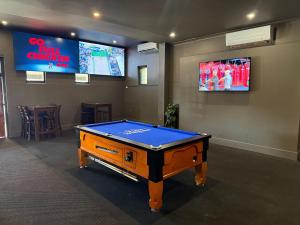 a pool table in a room with a tv at Imperial Hotel Singleton in Singleton
