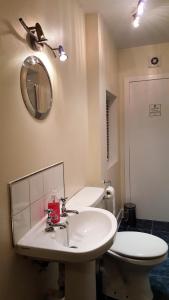 ห้องน้ำของ Gales Guesthouse