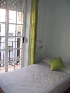 Un pat sau paturi într-o cameră la Ruzafa Apartments