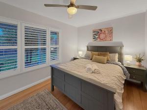 a bedroom with a large bed and two windows at Gables on Malcolm in Mansfield