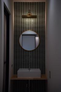 a bathroom with a sink and a mirror on the wall at 紀の川みんと静 in Kinokawa
