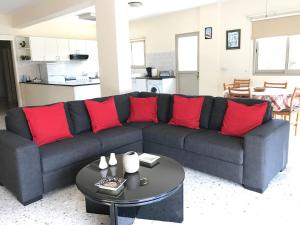 Кухня или мини-кухня в Himonas Apartments
