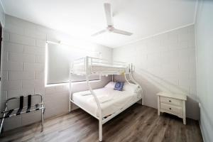 a room with a bunk bed in a white room at Comfy Kirwan Getaway in Ross River