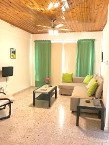 Гостиная зона в Himonas Apartments