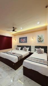 a hotel room with two beds in a room at Hotel Singh Palace in Varanasi
