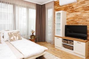 a living room with a television and a couch at Limani Vasiliko in Tsarevo