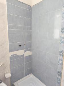 a bathroom with a toilet and a shower at Casa della nonna Marina in Floridia