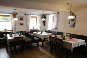 a restaurant with two tables and chairs and windows at Gasthaus Zum Stampf in Strass im Attergau
