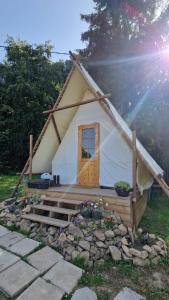 a small white tent with a door and stairs at Tente Lodge Logement Insolite 4pers Campagne Normande Orne in Ménil-Hubert-sur-Orne