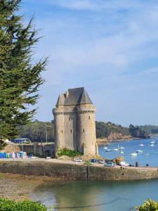 a castle on the shore of a body of water at Cap à l'ouest in Saint-Benoît-des-Ondes