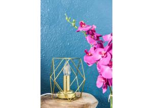 a vase with flowers and a candle on a table at L'Essentiel Confort moderne - équipements premium et tram à 5 minutes in Strasbourg