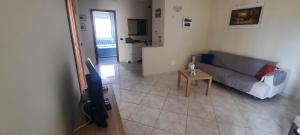 a living room with a couch and a table at A casa di Ely in Aulla