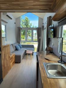 Beach Tiny House - Plot 11 tesisinde bir televizyon ve/veya eğlence merkezi