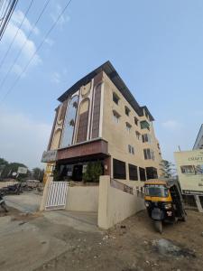 a building with a yellow truck parked in front of it at Hotel Aashiyana in Shahdol