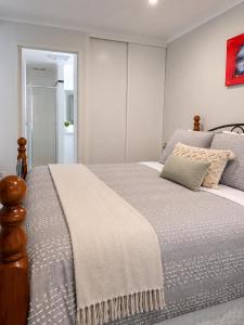 a bedroom with a bed with a blanket on it at Golfside Getaway by Ready Set Stay in Rosebud +7 photos