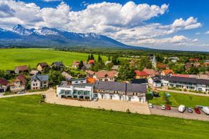 an aerial view of a town with mountains at Dovolenkový dom Čerešňový Sad in Vysoké Tatry