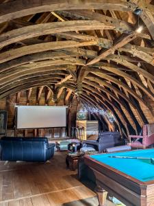 a room with a pool table in a barn at Chateau Eyparsac in Beyssac
