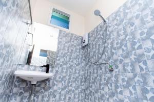 a bathroom with a sink and a shower at Khaosok Bamboo Huts Resort in Khao Sok National Park +41 photos