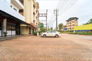 a white car parked on the side of a street at Itsy Hotels R S Bhavan, 2 Km From MIT Gate in Manipal +22 photos