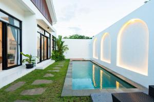 a swimming pool in the backyard of a house at Dita Villa Uluwatu in Bingin Beach