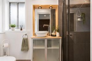 a bathroom with a sink and a shower at Golfside Getaway 2 by Ready Set Stay in Rosebud