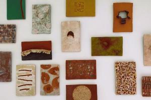 a wall filled with different types of metals at Maison Au Petit Bonheur in Argenton-sur-Creuse +22 photos