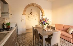 a kitchen and living room with a table and a couch at L'appartamento di Tricase in Tricase
