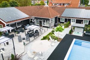an aerial view of a house with a swimming pool at Best Western Hotel Vrigstad in Vrigstad