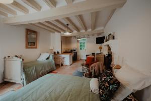 a room with a bed and a desk in it at Studio de Bresteau in Beillé