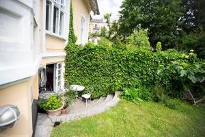 a small garden with a table and chairs next to a building at Private 2 prs basement I spacious & central CPH in Copenhagen