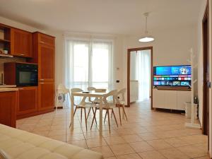 a kitchen and dining room with a table and a tv at Route 600 in Intra