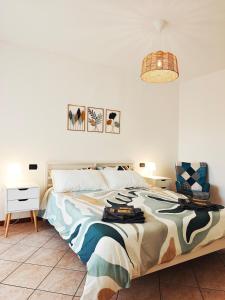 a bedroom with a large bed and a lamp at Route 600 in Intra