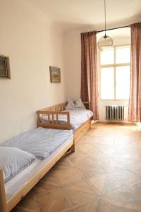 a bedroom with two beds and a window at Heldův pokojík v centru města in Zákupy